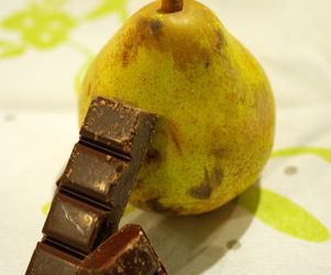 Crumble noisettes-chocolat aux poires